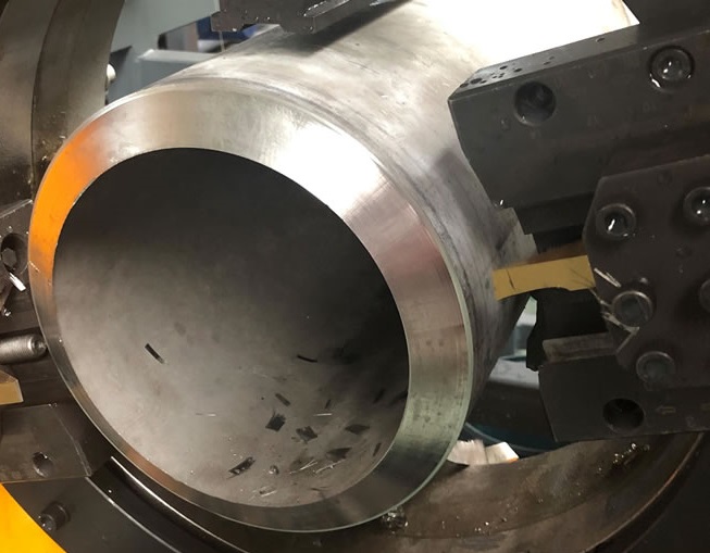 pipe cutting and beveling machine