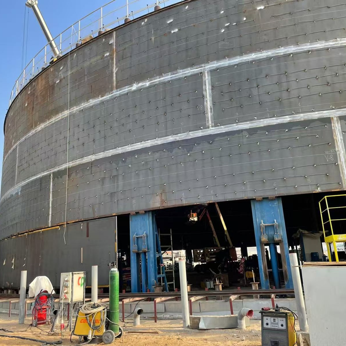  Lift Your Heavy-Duty Expectations: WINCOO's Lead Screw Jacking System for Storage Tanks