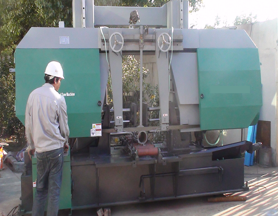 Pipe cutting band saw machine