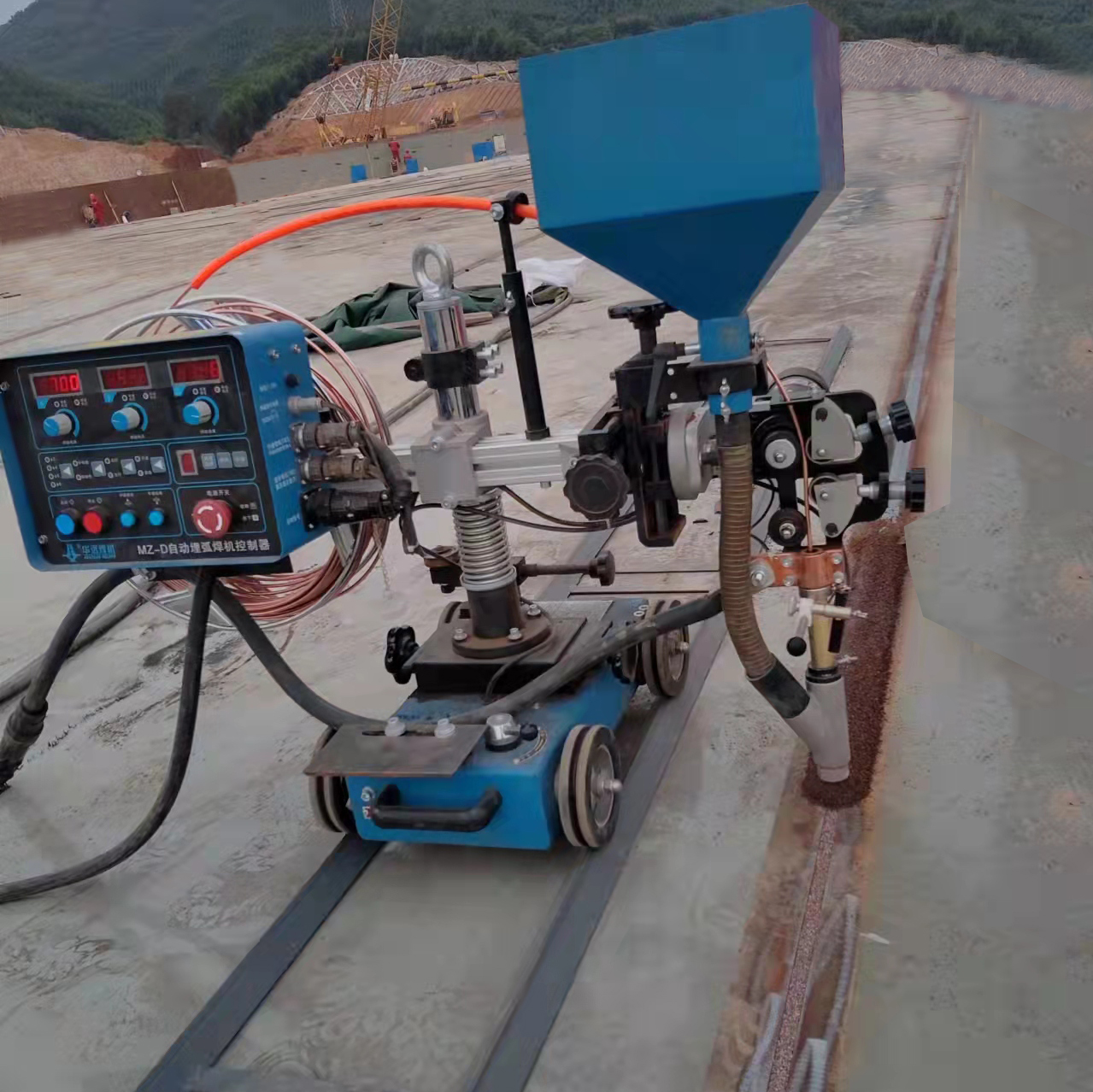 Professional And Smart Tank Welding Tractor for Industrial Construction