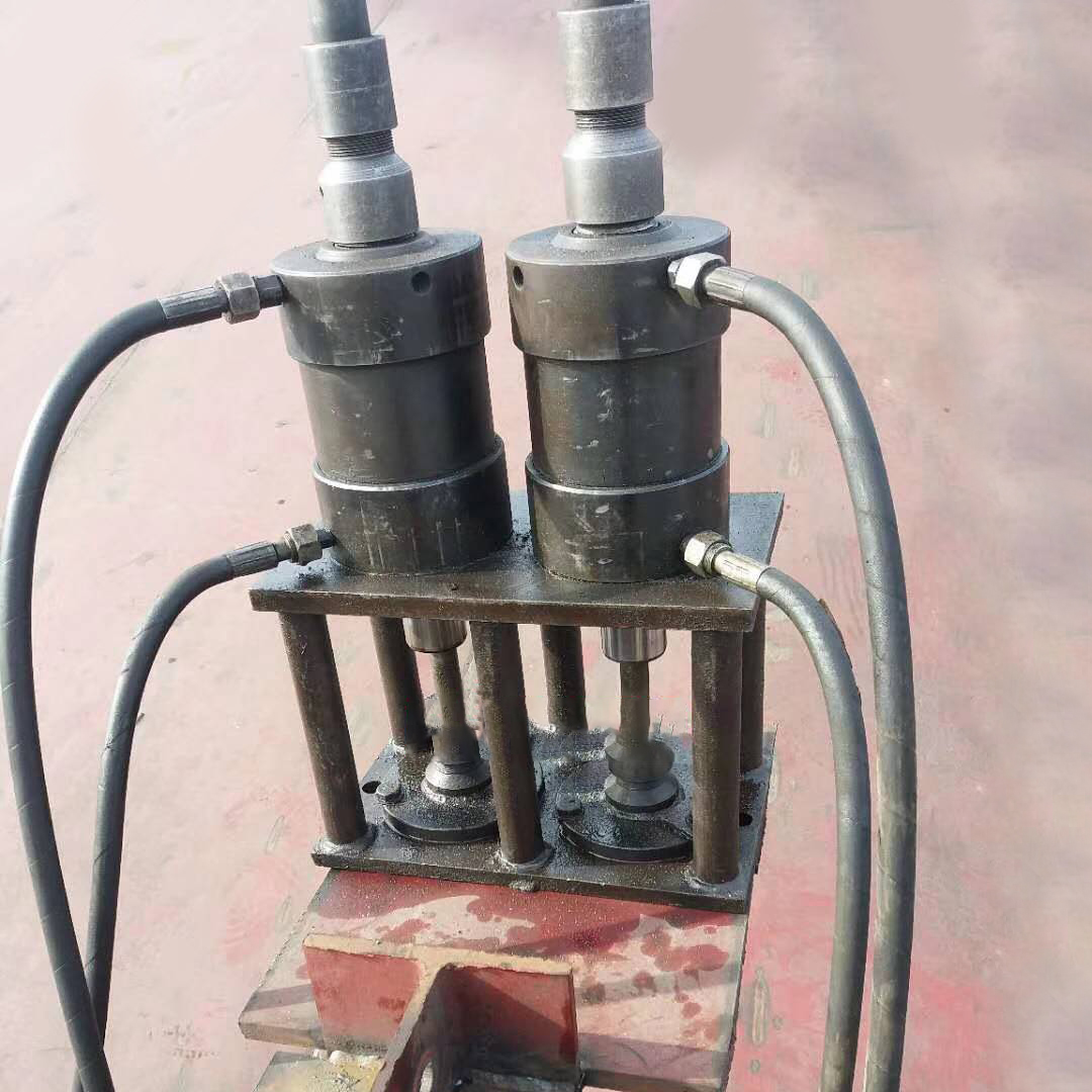 Simple tank hydraulic jack