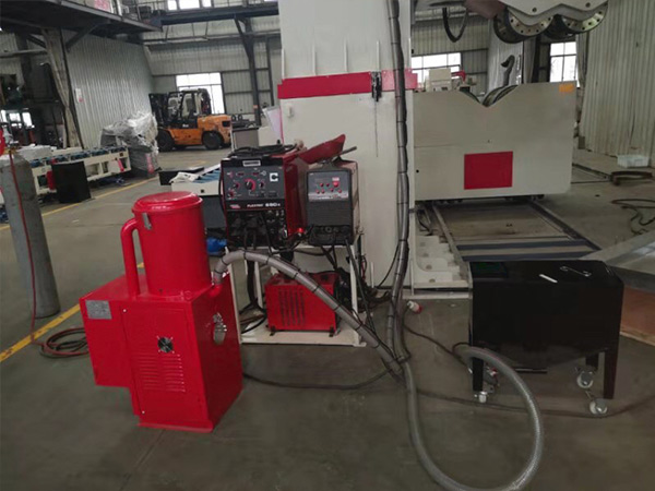 Automatic pipeline welding workstation